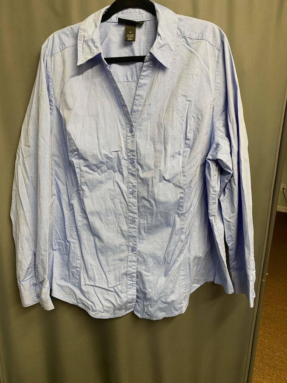 Lane Bryant pre-owned long sleeve button up size 26 (b49)